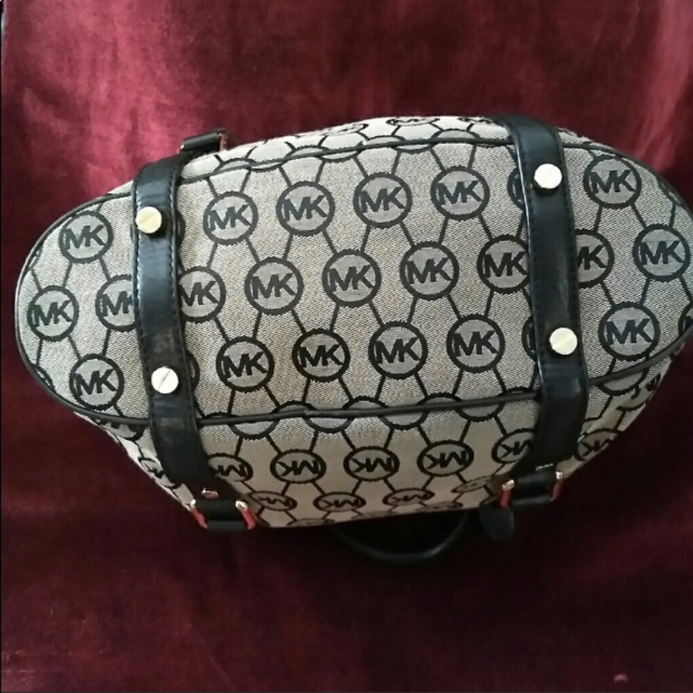 Mishael Kors - Picture 2 of 5